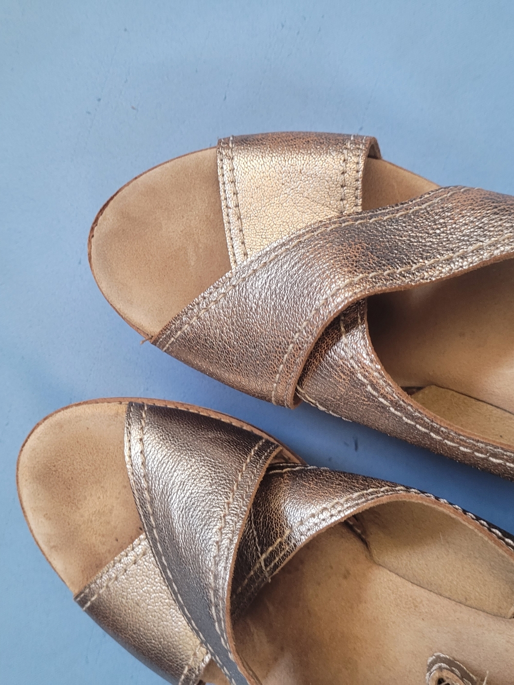 Metallic Gold Cork Wedge Sandals By Clarks Artisan Size 8.5 - Picture 7 of 9